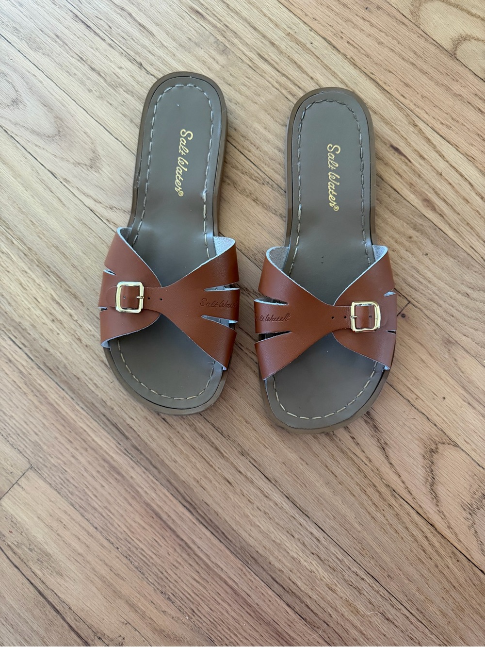 Salt water classic slide town, leather sandals - youth 7Y women’s size 8 1/2